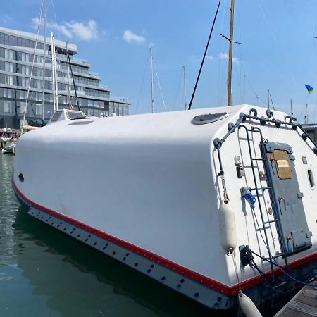 5 Star Ocean Village Marina Reconditioned Rnli Rig Life Boat Southampton Esterno foto